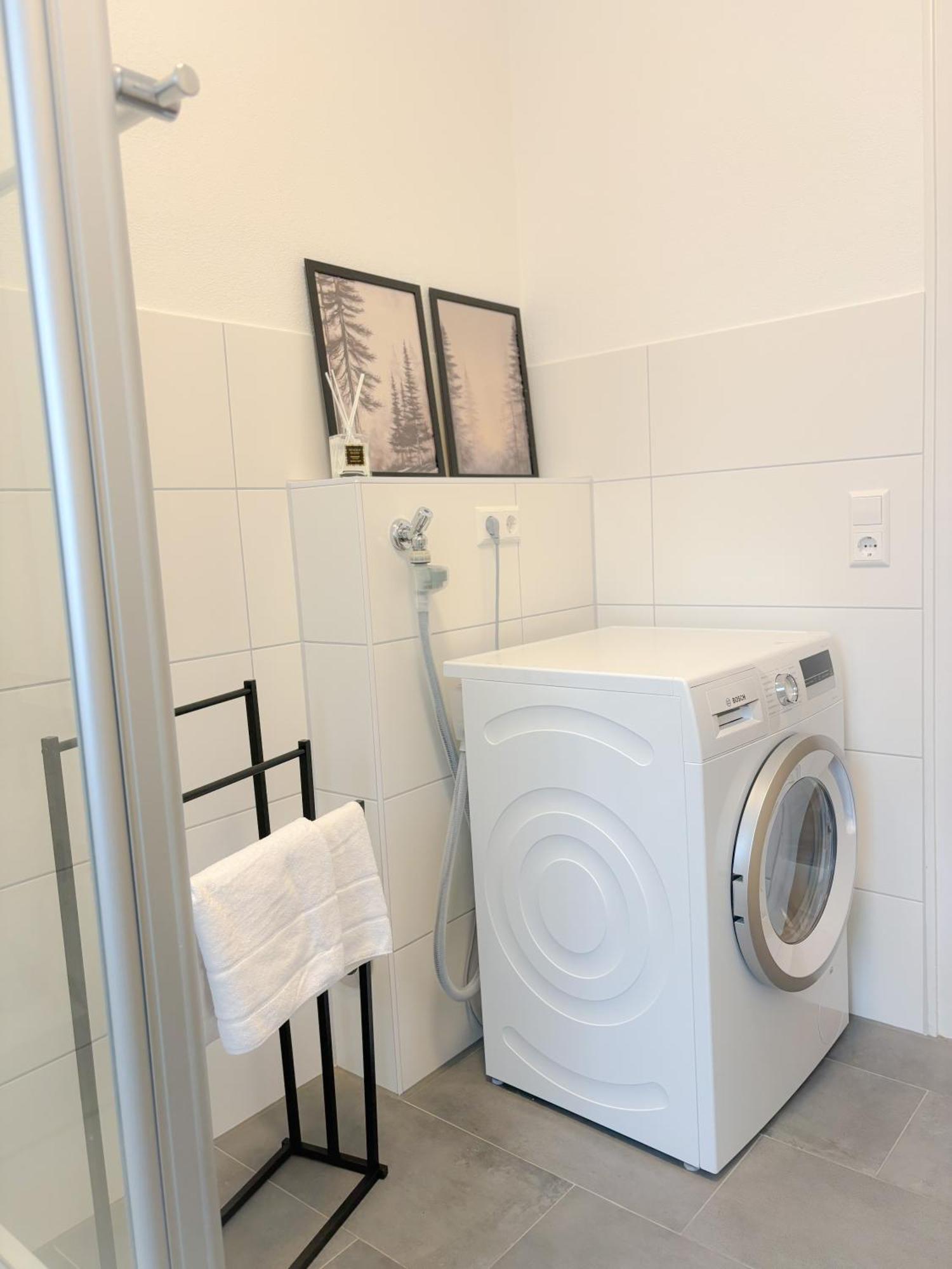 Helles City Apartment Fuer Familien & Gruppen Neu-Ulm Exterior photo